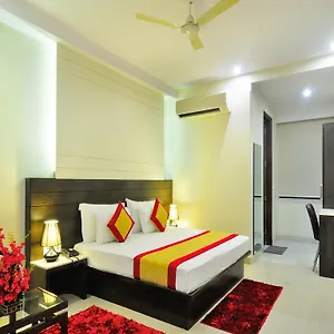 Отель Sky Rich International - 05 Mins From Karol Bagh Metro Station, Дели